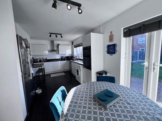 3 bedroom semi-detached house to rent - Photo 1