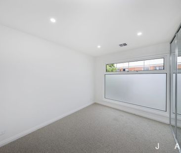 Brand New Luxury Living - Photo 5