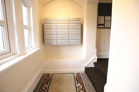 The Chestnuts, Higher Lane, Lymm, WA13 - Photo 2