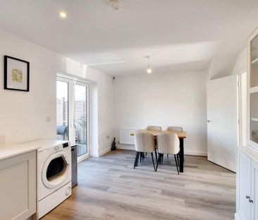 3 bedroom semi-detached house to rent - Photo 3