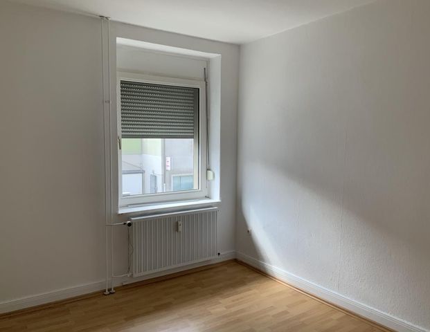 Schicke 2 Zimmer-Wohnung mit neuem Laminat in Lüdenscheid-Lennestraße! - Photo 1