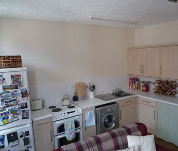 2 bed Apartment - To Let - Photo 4