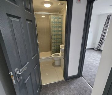 2 Bed Flat, London, SW16 - Photo 4