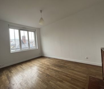 T2 - 51,35m2 - rénové - centre ville - Beffroi - Cave - Grenier - Photo 3