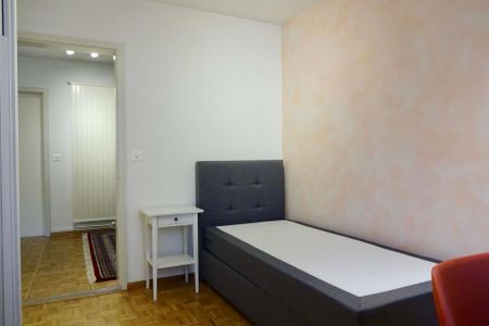 Furnished room in modernised apartment in a top location - Photo 3