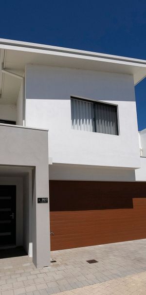 Luxury Canal-Front Living in the Heart of Coastal Convenience - Photo 2