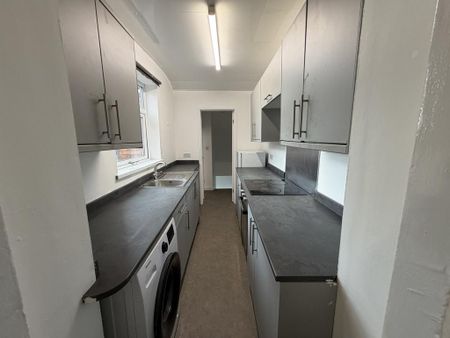 2 bedroom flat to rent - Photo 3
