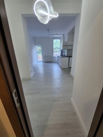 2 Bed Flat, The Avenue, SO17 - Photo 2