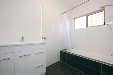 3 Bedroom Air Conditioned Home - Fully Fenced - Photo 5