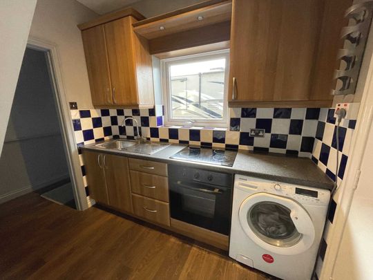 Lees Road, Ashton Under Lyne - Photo 1