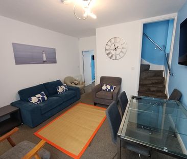 5 Bed Semi-Detached House, City Road, NG7 - Photo 2