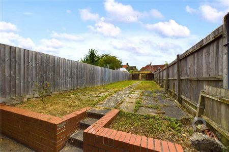 3 bedroom terraced house to rent - Photo 5