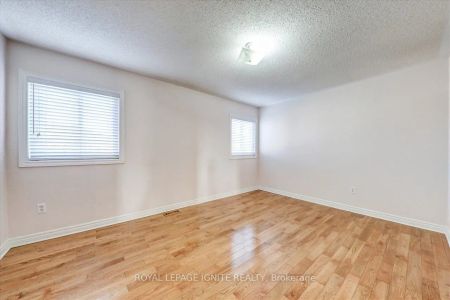 Property For Lease | N9258798 - Photo 5