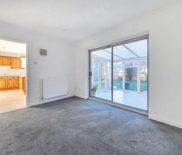 4 bedroom detached house to rent - Photo 2