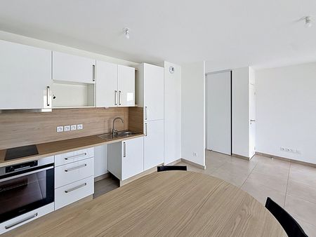 Appartement T2 L ISLE D ABEAU à louer - Photo 2
