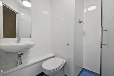 6 bedroom flat to rent - Photo 5