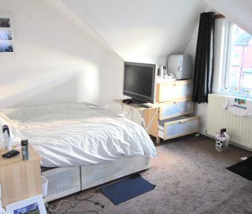 8 Bed - 34 Kelso Road, Woodhouse, Leeds - LS2 9PR - Student - Photo 1