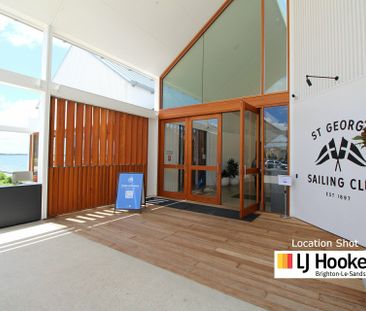 VERY SPACIOUS, RENOVATED 2 BEDROOM APARTMENT WITH TANDEM GARAGE - Photo 5
