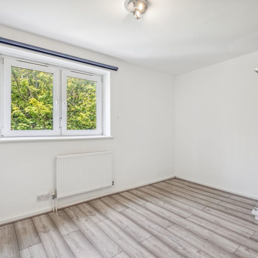 Batten Street, London, SW11 - Photo 1