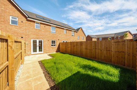 3 bedroom terraced house to rent - Photo 3