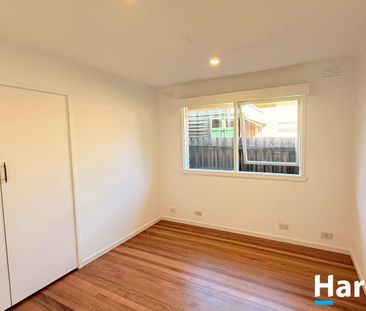 Fully Renovated! 5-Bedroom, 3-Bathroom, Dual-Kitchen Family Home wi... - Photo 4