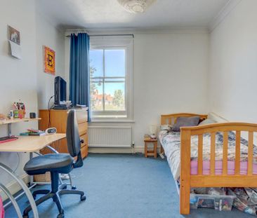 4 bedroom semi-detached house to rent - Photo 4