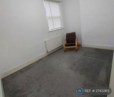 3 bedroom flat to rent - Photo 3