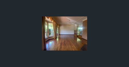 Grand 4 bedroom home on approx 1 acre with pool - Photo 4