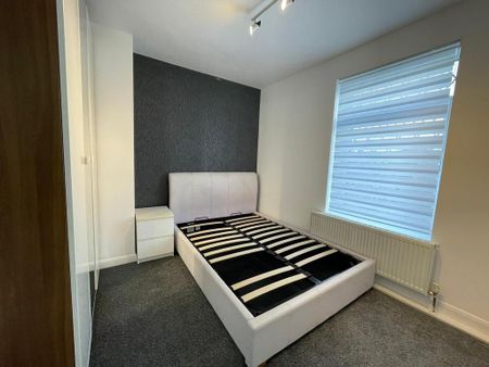 2 bedroom end of terrace house to rent - Photo 5