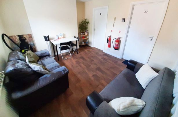 Room in a Shared House, Hastings Street, LU1 - Photo 1