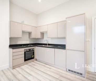 3 bedroom flat to rent - Photo 5