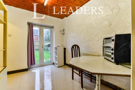 2 bedroom house to rent Castlemere Road, Manchester, M9 - Photo 3
