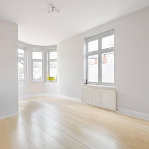 3 bedroom flat to rent - Photo 2