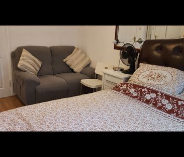 Room in a Shared Flat, Collinson Street, SE1 - Photo 1