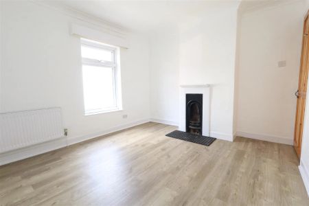 Astley Road, Boxmoor, Hemel Hempstead, HP1 1HU, Herts - Photo 3