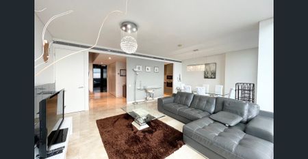 Luxurious Split-Level Apartment in Iconic Lumiere Residences - Photo 5