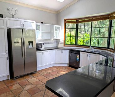 Spacious family treetop house with water views and island lifestyle - Photo 4