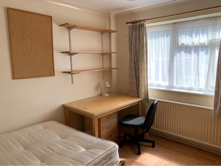 4 bedroom terraced house to rent - Photo 3