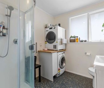 Easy Living - Photo 2