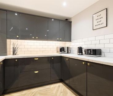 Room 2, 300 Beersbridge Road, Belfast, BT5 5DY - Photo 6