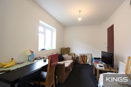 3 bedroom flat to rent - Photo 2