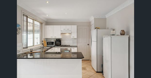 Gorgeous single-level home - Photo 1