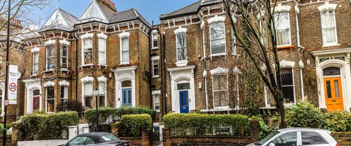 Spacious three double bedroom property set in a period conversion - Photo 1