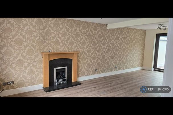 4 bedroom detached house to rent - Photo 1