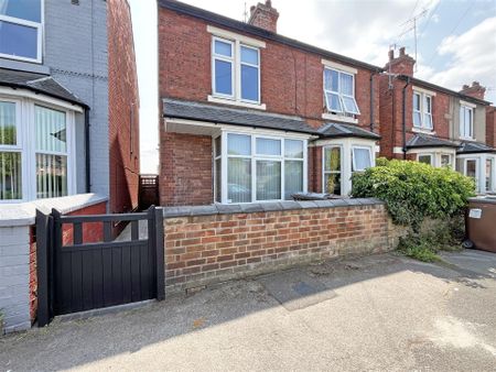 3 bedroom Semi-detached house to rent - Photo 3