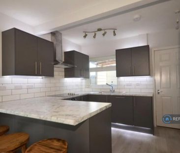 1 bedroom in a house share to rent - Photo 3