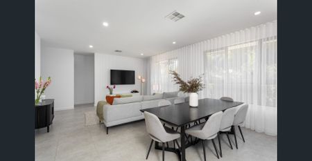 Stylish 3 bedroom home fantastic location! - Photo 4