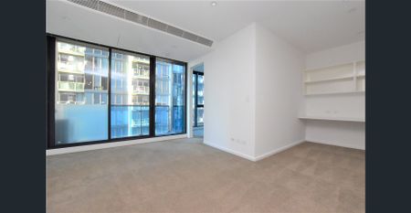 Spacious and bright apartment with study - Photo 4