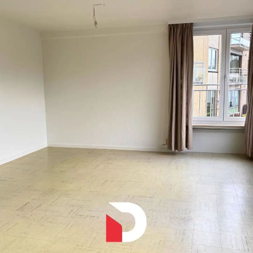 Lichtrijk gerenoveerd appartement, 3 slaapkamers en garagebox - Photo 1