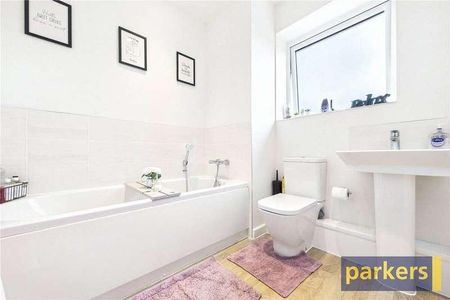 Bolton Drive, Shinfield, Reading, Berkshire, RG2 - Photo 4